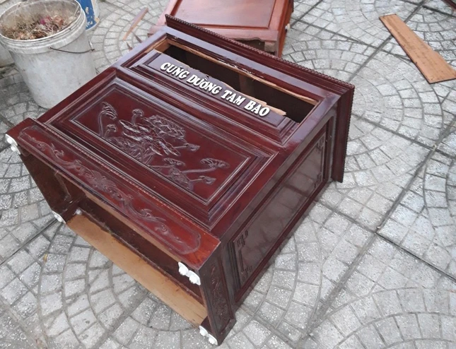 Hòm công đức của chùa Đông Quang bị kẻ gian phá nát