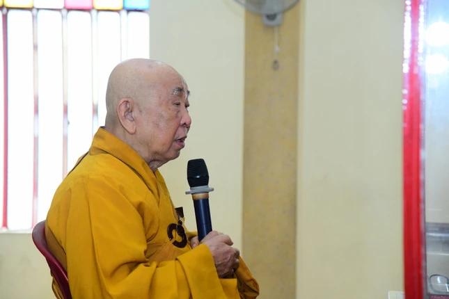 Trưởng lão Hòa thượng Thích Như Tín sách tấn chư hành giả sau thời Bố-tát