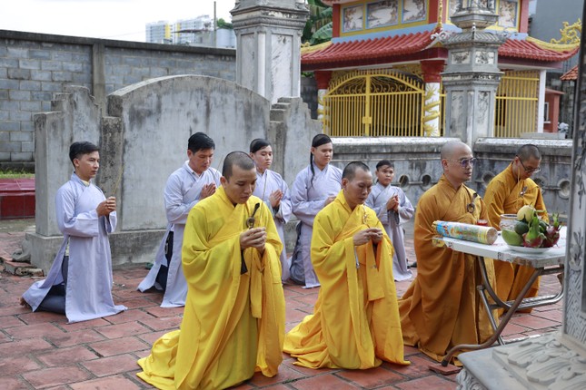 Lễ phát quang, tảo tháp cố Hòa thượng Thích Tâm Khai tại chùa Tân Hòa (xã Tân Đông Hiệp, H.Dĩ An, tỉnh Bình Dương) vào ngày 3-7 (28-5-Giáp Thìn)