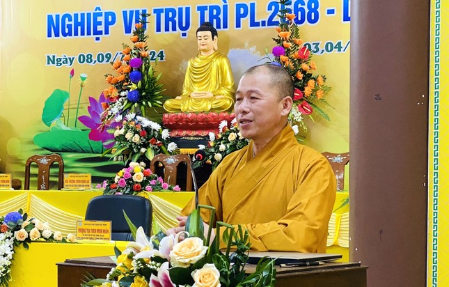 Thượng tọa Thích Minh Nhẫn chia sẻ đề tài “Truyền thông Phật giáo”.