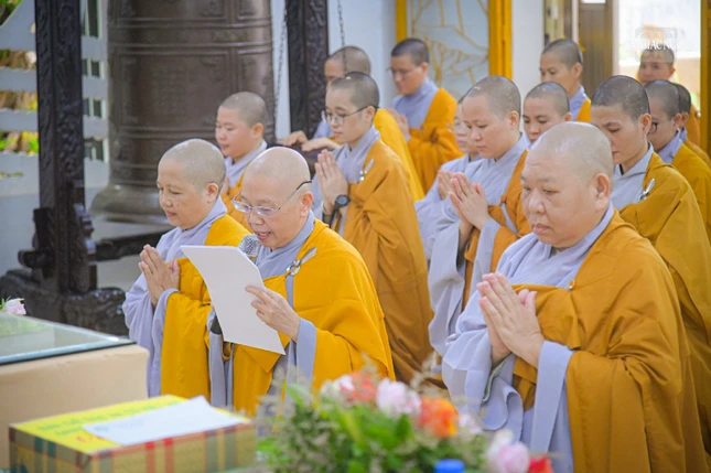 Ban Chức sự trường hạ Ni chùa Mai Sơn tác bạch tri ân đến chư tôn đức Ban Trị sự GHPGVN TP.HCM