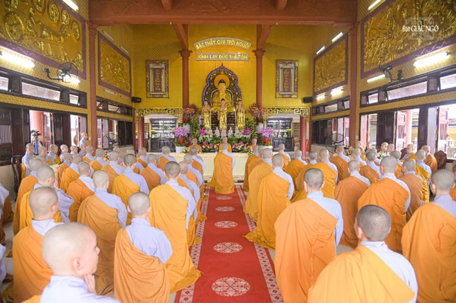 Quang cảnh buổi thăm tại trường hạ Ni chùa Bình An (Q.Bình Tân)