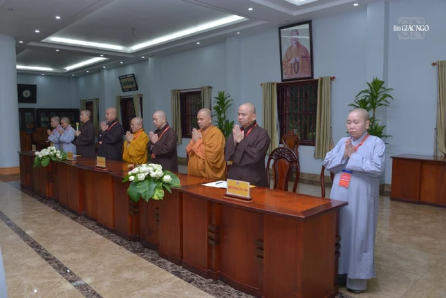 Chư tôn đức Hội đồng tuyển sinh