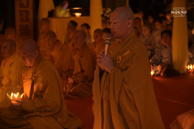 Thượng tọa Thích Thiện Thuận dâng lời tưởng niệm đến Hòa thượng Thích Huệ Trí