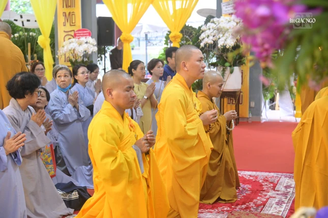 Chư Tăng, Phật tử chùa Quang Minh tưởng niệm bậc Ân sư khả kính