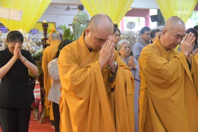 Thành kính đảnh lễ