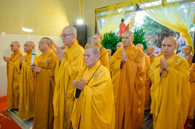 Đoàn Ban Trị sự GHPGVN H.Hóc Môn viếng tang