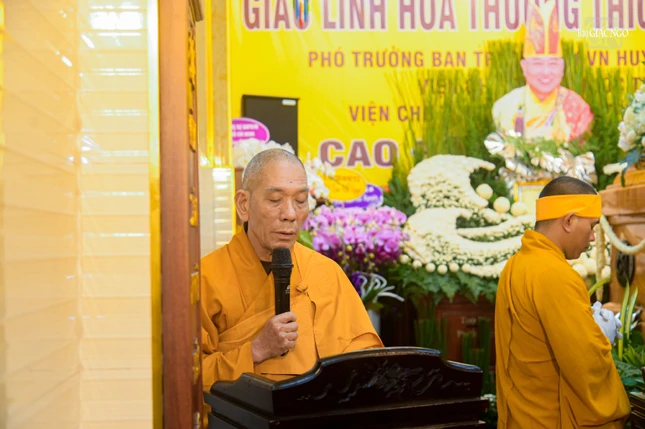 Thượng tọa Thích Giác Trí đọc tiểu sử Hòa thượng Thích Chơn Trí