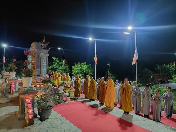 Lễ thắp hoa đăng tưởng niệm