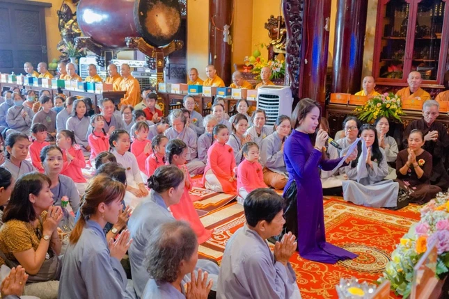 Phật tử Mỹ Thương đọc cảm niệm Vu lan