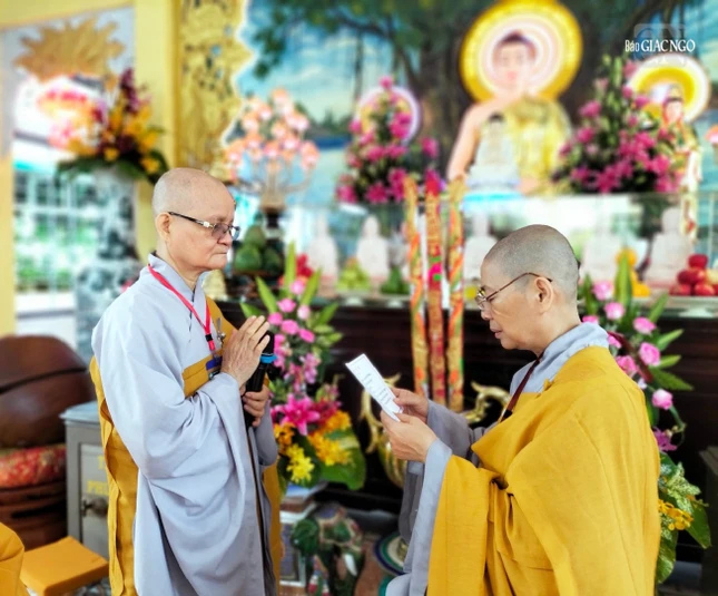 Chư Ni đối thú tự tứ