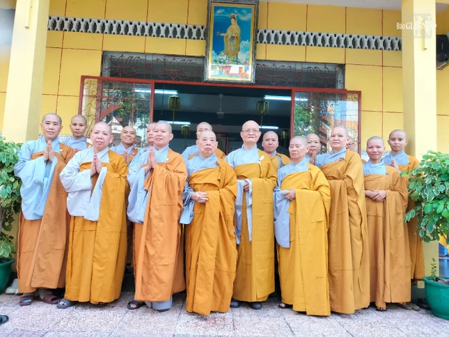 Chư Ni chùa Thiền Quang lưu niệm mùa nhân mùa An cư kiết hạ Phật lịch 2568