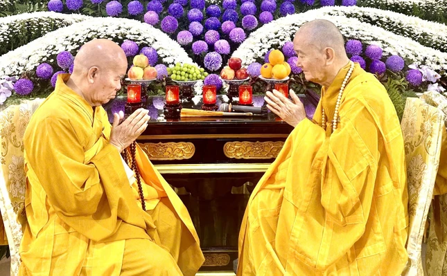 Nhị vị Hòa thượng đối thú Tự tứ