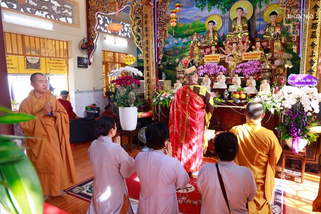 Khóa lễ cúng ngọ