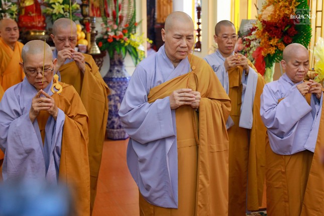 Chư Ni tưởng niệm