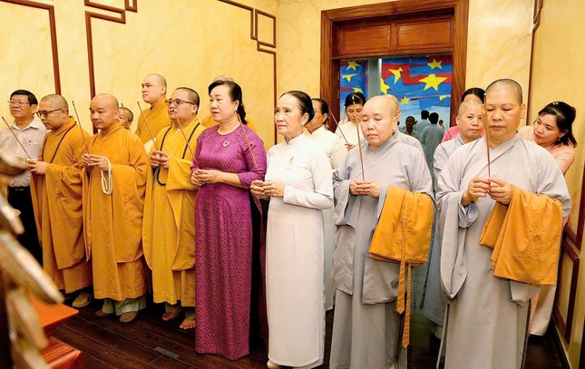 Chư vị chức sắc, chức việc các tôn giáo H.Bình Chánh dâng hương tưởng niệm tại Khu Truyền thống Cuộc tổng tiến công và nổi dậy Xuân Mậu Thân 1968 Chư vị chức sắc, chức việc các tôn giáo H.Bình Chánh dâng hương tưởng niệm tại Khu Truyền thống Cuộc tổng tiến công và nổi dậy Xuân Mậu Thân 1968