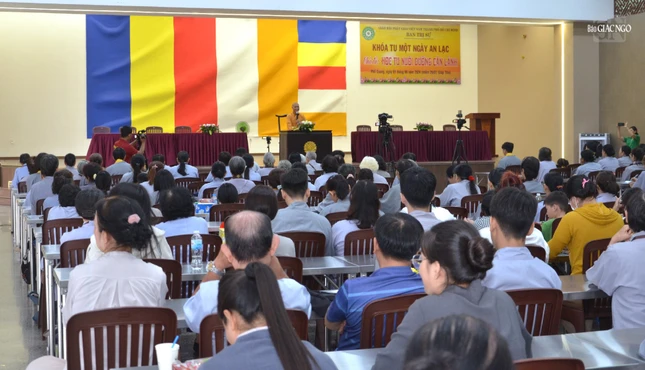 Gần 400 Phật tử tham dự Khóa tu "Một ngày an lạc" tại chùa Phổ Quang, ngày 1-9
