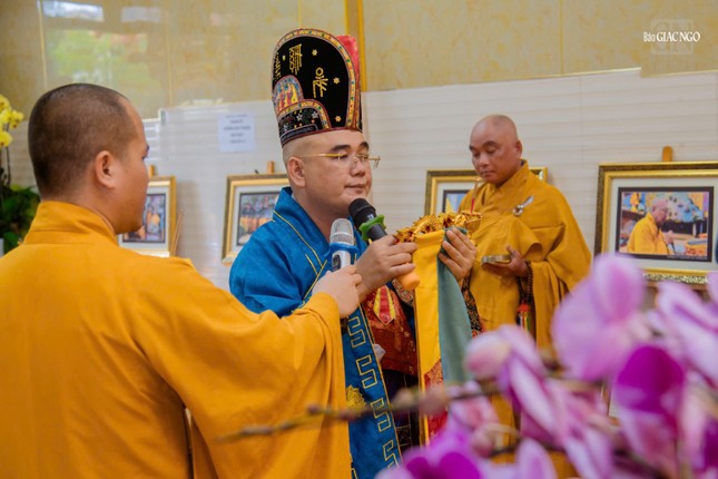 Đại đức Thích Thiện Hưng sám chủ buổi lễ