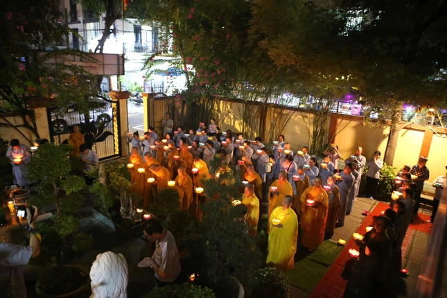 Môn đồ pháp quyến, đạo tràng Phật tử chùa Bát Nhã lắng lòng tưởng niệm Hòa thượng tôn sư