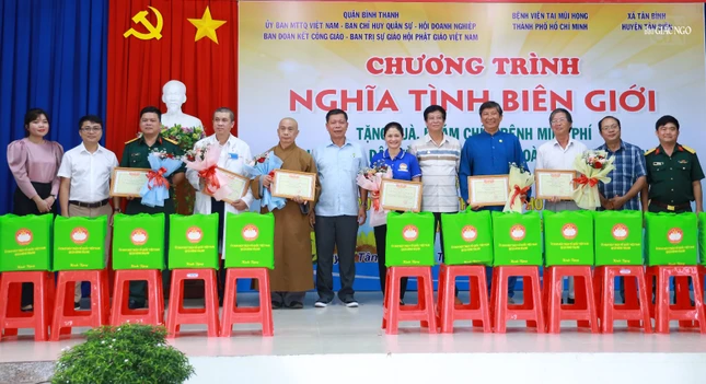 Chính quyền H.Tân Biên trao thư cảm ơn các đơn vị