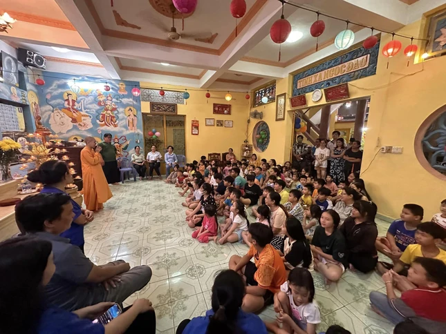 Đêm hội Trung thu tại tịnh xá Ngọc Đạo