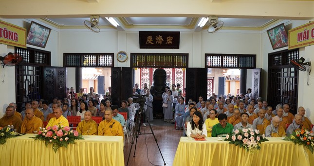 Chư tôn đức, chính quyền, Phật tử tham dự