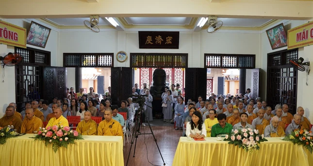 Chư tôn đức, chính quyền, Phật tử tham dự