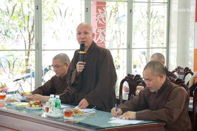 Thượng tọa Thích Minh Thành, Trưởng ban Hoằng pháp Phật giáo Q.Bình Thạnh đóng góp ý kiến