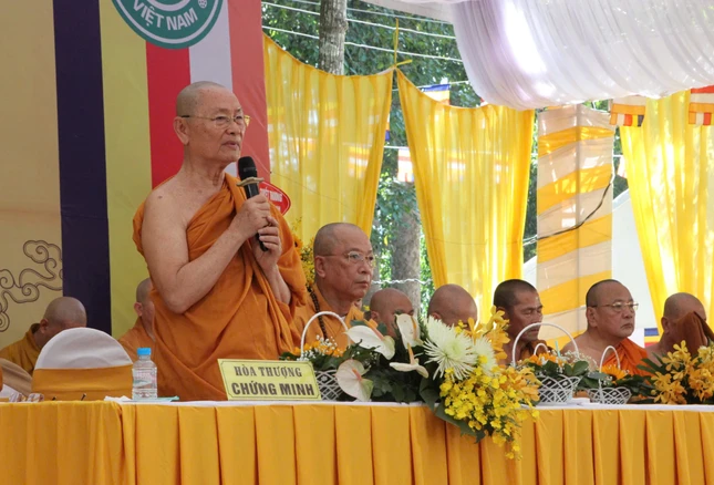 Trưởng lão Hòa thượng Viên Minh ban đạo từ