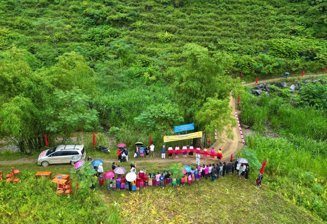 Cây cầu dân sinh thôn Giàng Trù D đi liên thôn Khau Đấy được đưa vào sử dụng