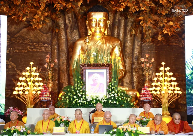 Chư tôn giáo phẩm chứng minh