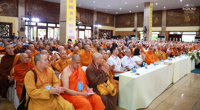 Chư tôn đức, các nhân sĩ trí thức tham dự