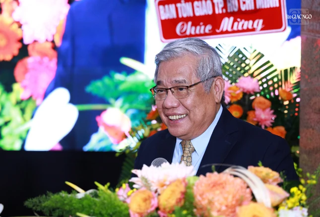 GS.TS.NGND.Vũ Minh Giang phát biểu