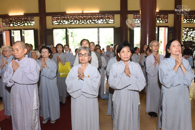 Đông đảo Phật tử về tham dự buổi lễ