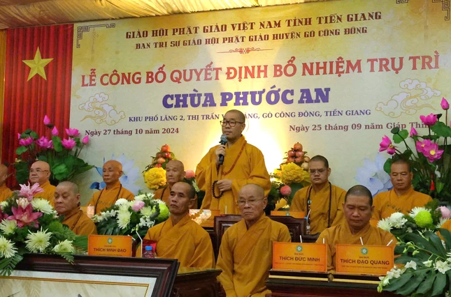 Thượng tọa Thích Quảng Lộc ban đạo từ