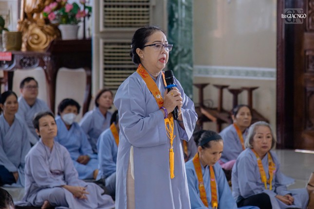 Phật tử đặt câu hỏi