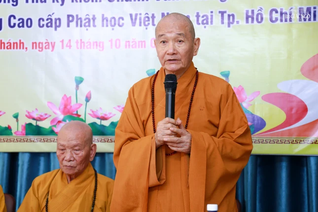 Trưởng lão Hòa thượng Thích Thanh Hùng ban đạo từ