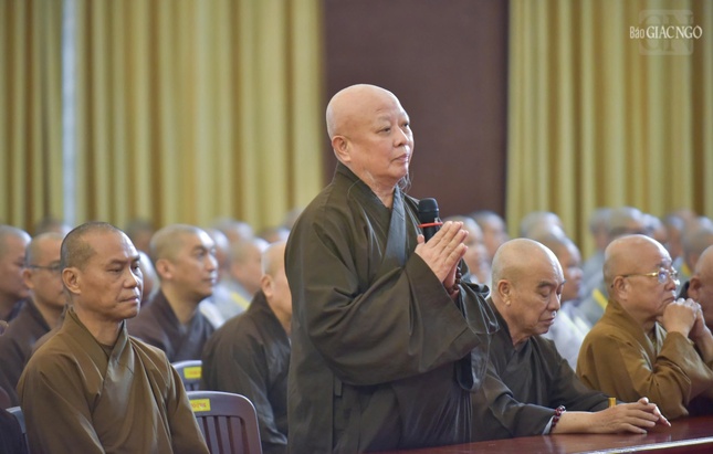 Hòa thượng Thích Lệ Trang phát biểu tri ân đến Hòa thượng Thích Huệ Thông quang lâm chia sẻ chủ đề mà chư Tăng Ni quan tâm hiện nay