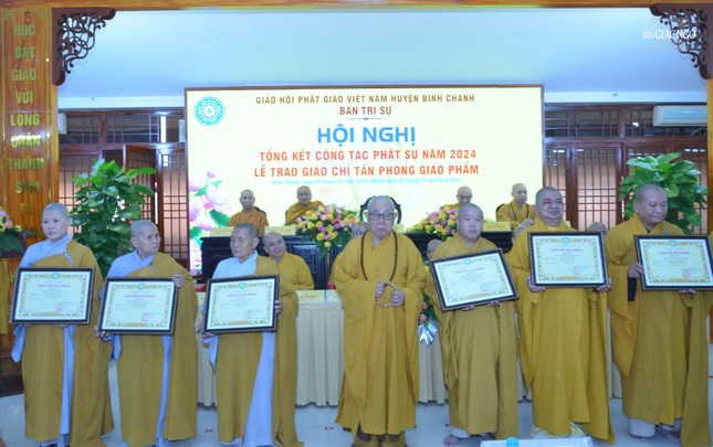 Trưởng lão Hòa thượng Thích Như Tín trao Giáo chỉ tấn phong giáo phẩm Trưởng lão Hòa thượng Thích Như Tín trao Giáo chỉ tấn phong giáo phẩm