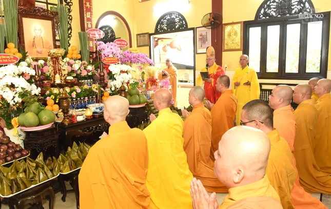 Cung tiến Giác linh cố Hòa thượng Thích Thiện Bình