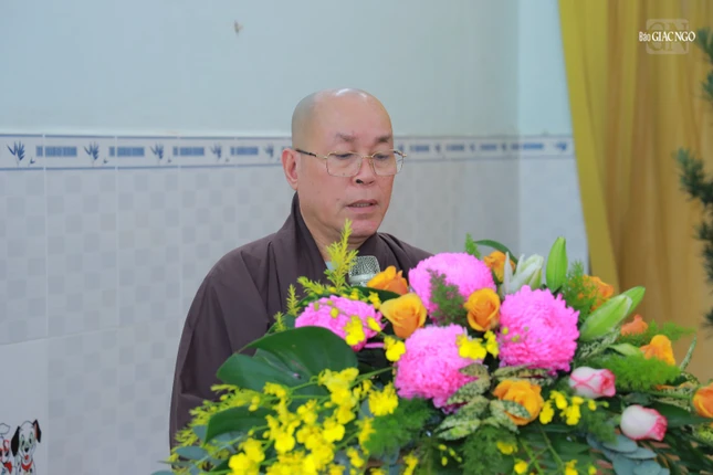 Thượng tọa Thích Đạt Đức phát biểu khai mạc