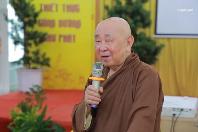 Trưởng lão Hòa thượng Thích Như Tín ban đạo từ