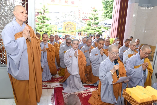 Ni sư Thích nữ Như Liễu dâng lời tưởng niệm ân sư