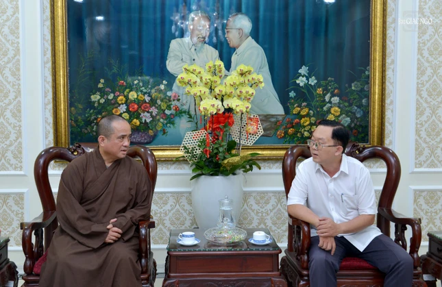 Ông Trần Hữu Nghĩa, Phó Trưởng ban Dân chủ Pháp luật Ủy ban MTTQVN TP.HCM tiếp đoàn Ông Trần Hữu Nghĩa, Phó Trưởng ban Dân chủ Pháp luật Ủy ban MTTQVN TP.HCM tiếp đoàn