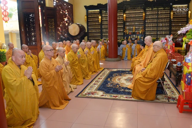 Hòa thượng Thích Nhựt Hỷ đại diện Tăng Ni môn hạ Ấn Quang tác bạch khánh tuế