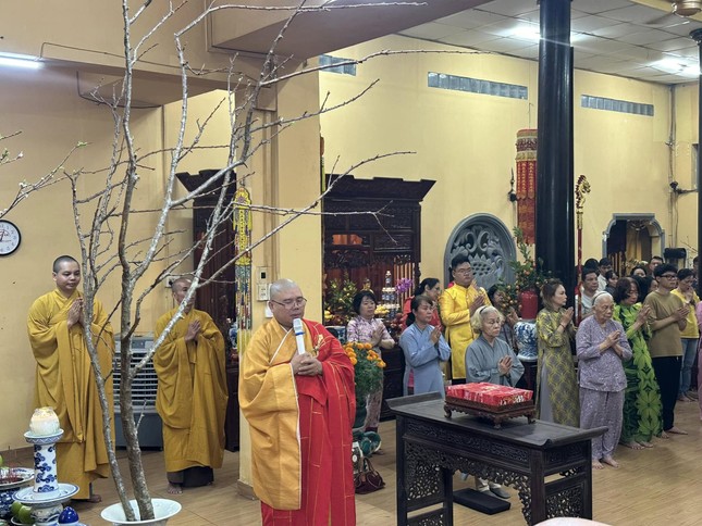 Đại đức Thích Bửu Đăng, trụ trì chùa Long Vân chúc tết đến Phật tử Đại đức Thích Bửu Đăng, trụ trì chùa Long Vân chúc tết đến Phật tử