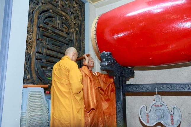 Tiếng trống báo hiệu năm mới bắt đầu Tiếng trống báo hiệu năm mới bắt đầu