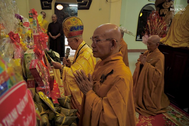 Cung tiến Giác linh Hòa thượng Thích Thông Bửu