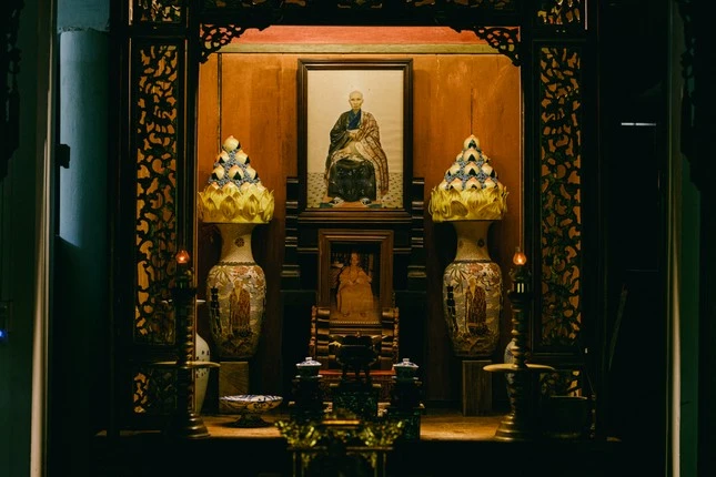 Gian thờ Quốc sư Phước Huệ trong nhà phương trượng tại tổ đình Thập Tháp Di Đà - Ảnh: Phùng Anh Quốc