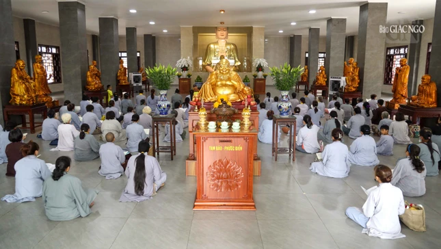 Quang cảnh khóa tu Một ngày an lạc kỳ đầu tiên của năm 2025 tại chùa Phổ Quang